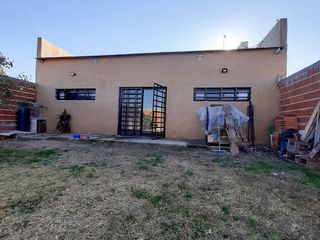 Foto 43 de Casa en venta - 3 dormitorios 2 baños - 280mts2 - Manuel B. Gonnet [FINANCIADA]