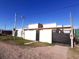 Foto 4 de Casa en venta - 3 dormitorios 2 baños - 280mts2 - Manuel B. Gonnet [FINANCIADA]