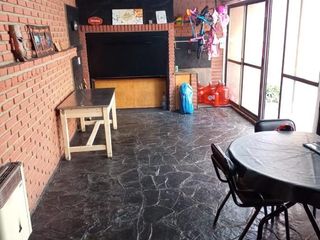 Foto 16 de Casa en venta - 4 dormitorios 3 baños - quincho con parrilla -160mts2- Quilmes