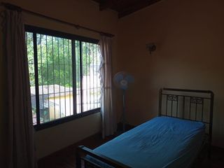 Foto 13 de Casa en venta - 4 dormitorios 3 baños - quincho con parrilla -160mts2- Quilmes