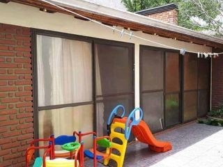 Foto 8 de Casa en venta - 4 dormitorios 3 baños - quincho con parrilla -160mts2- Quilmes