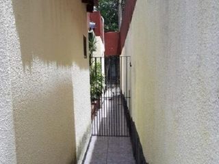 Foto 3 de Casa en venta - 4 dormitorios 3 baños - quincho con parrilla -160mts2- Quilmes