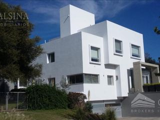 Foto 1 de Casa en venta y alquiler, Lomas de la Carolina