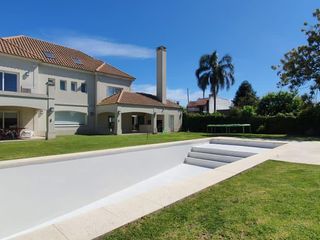 Foto 4 de Casa en venta - 4 dormitorios 6 baños - patio y pileta - 780mts2 - Tolosa