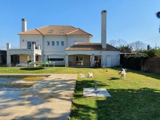 Foto 9 de Casa en venta - 4 dormitorios 6 baños - patio y pileta - 780mts2 - Tolosa