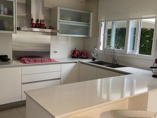 Foto 6 de Casa en venta - 4 dormitorios 6 baños - patio y pileta - 780mts2 - Tolosa