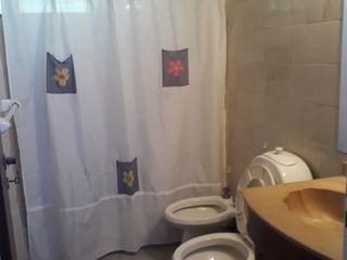Foto 2 de Casa en venta - 4 dormitorios 2 baños - patio y parrilla - 180mts2 - Quilmes Oeste