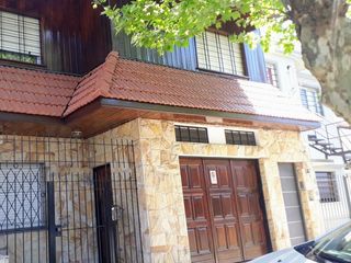 Foto 4 de Casa en venta - 4 dormitorios 2 baños - patio y parrilla - 180mts2 - Quilmes Oeste