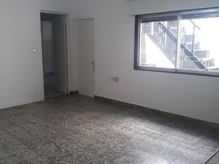 Foto 13 de Casa en venta - 4 dormitorios 2 baños - patio y parrilla - 180mts2 - Quilmes Oeste