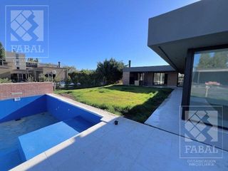 Foto 29 de Casa venta barrio privado Sauces del Limay, 3 dormitorios (suite), 4 baños y jardín con pileta