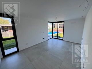 Foto 12 de Casa venta barrio privado Sauces del Limay, 3 dormitorios (suite), 4 baños y jardín con pileta