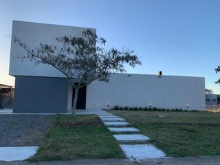 Foto 2 de Gran casa sobre lote interno, San Matías, Escobar