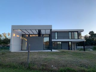 Foto 1 de Gran casa sobre lote interno, San Matías, Escobar