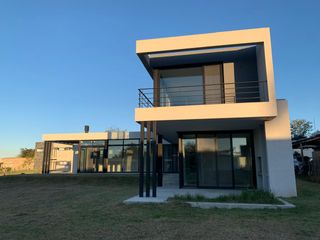 Foto 3 de Gran casa sobre lote interno, San Matías, Escobar