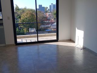 Foto 2 de Dpto de 2 ambientes al contrafrente con balcón. Ideal inversión. Alquilado h/03/2024.-