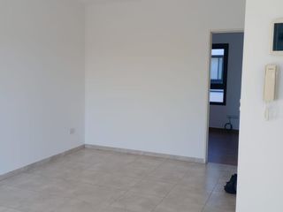 Foto 8 de Dpto de 2 ambientes al contrafrente con balcón. Ideal inversión. Alquilado h/03/2024.-