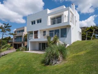 Foto 1 de Casa en venta - 4 Dormitorios 4 Baños - Cochera - 780Mts2 - Pinamar