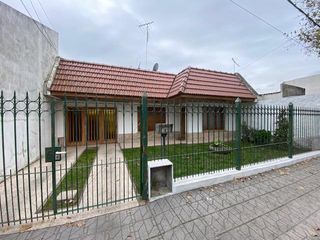 Foto 1 de Casa en  venta en La Plata, 2 dormitorios