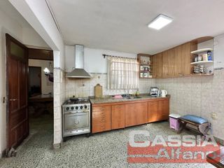 Foto 18 de CHALET INGLES EN ESQUINA, LOTE 231m2, DOS DORMITORIOS, JARDIN, GARAGE, CTO.ENCERES, BAULERA 2 BAÑOS