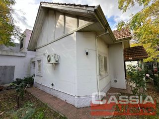 Foto 29 de CHALET INGLES EN ESQUINA, LOTE 231m2, DOS DORMITORIOS, JARDIN, GARAGE, CTO.ENCERES, BAULERA 2 BAÑOS