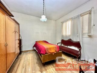 Foto 15 de CHALET INGLES EN ESQUINA, LOTE 231m2, DOS DORMITORIOS, JARDIN, GARAGE, CTO.ENCERES, BAULERA 2 BAÑOS