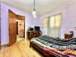 Foto 12 de CHALET INGLES EN ESQUINA, LOTE 231m2, DOS DORMITORIOS, JARDIN, GARAGE, CTO.ENCERES, BAULERA 2 BAÑOS