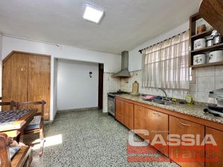 Foto 19 de CHALET INGLES EN ESQUINA, LOTE 231m2, DOS DORMITORIOS, JARDIN, GARAGE, CTO.ENCERES, BAULERA 2 BAÑOS