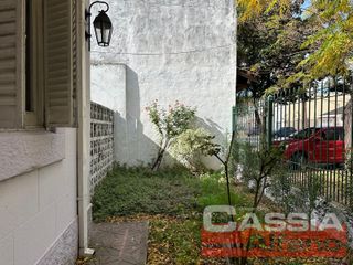 Foto 27 de CHALET INGLES EN ESQUINA, LOTE 231m2, DOS DORMITORIOS, JARDIN, GARAGE, CTO.ENCERES, BAULERA 2 BAÑOS