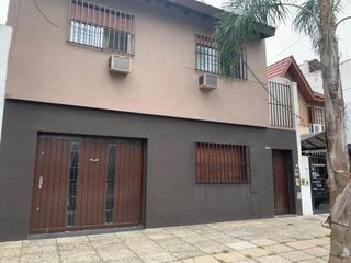 Foto 1 de Departamentos en venta - 4 dormitorios 2 baños  - 140mts2 - Monte Castro, Capital Federal