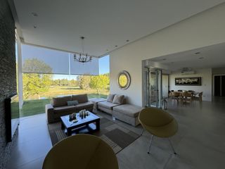 Foto 1 de Casa en  venta en Arroyito Country Club