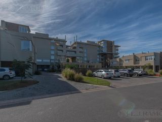 Foto 3 de Departamento tipo dúplex de 4 amb. en Jardines del Palmar