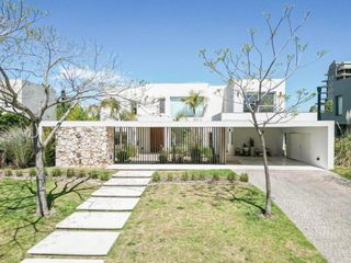 Foto 1 de Casa en  Venta y Alquiler en El Golf Nordelta