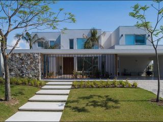 Foto 2 de Casa en  Venta y Alquiler en El Golf Nordelta