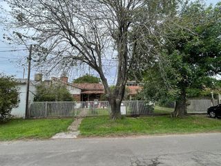 Foto 2 de Casa en GONNET sobre lote de 1200 m2