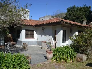 Foto 1 de Casa en venta en Lopez Camelo. OPORTUNIDAD!!!