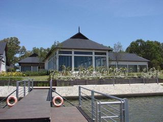 Foto 9 de Lencke Vende - Muy buen lote en Albanueva frente al rio y excelentes vistas, con amarra