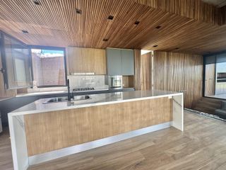 Foto 5 de Imponente Casa racionalista al lago en Lagos del Golf