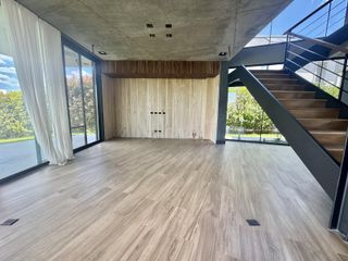 Foto 4 de Imponente Casa racionalista al lago en Lagos del Golf
