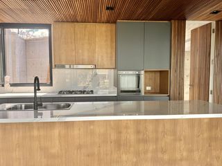 Foto 6 de Imponente Casa racionalista al lago en Lagos del Golf