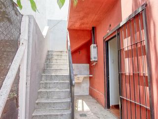 Foto 13 de Depósito y casa de 3 ambientes con patio terraza y cochera varios autos