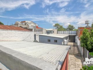 Foto 30 de Depósito y casa de 3 ambientes con patio terraza y cochera varios autos