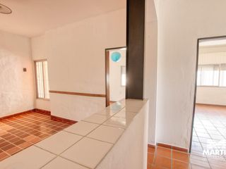 Foto 19 de Depósito y casa de 3 ambientes con patio terraza y cochera varios autos