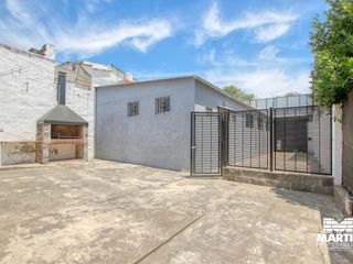 Foto 9 de Depósito y casa de 3 ambientes con patio terraza y cochera varios autos
