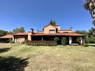 Foto 2 de Casa a la venta en Lomas de la Carolina