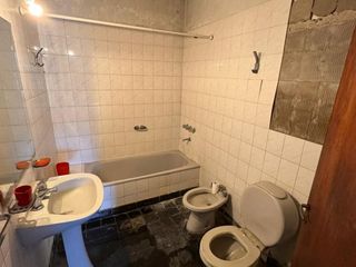 Foto 8 de Casa en venta - 3 Dormitorios 1 Baño - Cochera - 480Mts2 - Manuel B. Gonnet