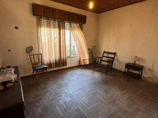 Foto 5 de Casa en venta - 3 Dormitorios 1 Baño - Cochera - 480Mts2 - Manuel B. Gonnet