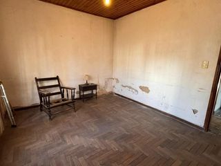 Foto 6 de Casa en venta - 3 Dormitorios 1 Baño - Cochera - 480Mts2 - Manuel B. Gonnet