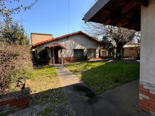 Foto 11 de Casa en venta - 3 Dormitorios 1 Baño - Cochera - 480Mts2 - Manuel B. Gonnet