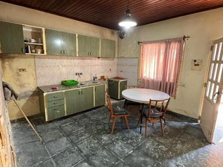 Foto 9 de Casa en venta - 3 Dormitorios 1 Baño - Cochera - 480Mts2 - Manuel B. Gonnet