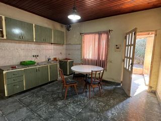 Foto 7 de Casa en venta - 3 Dormitorios 1 Baño - Cochera - 480Mts2 - Manuel B. Gonnet